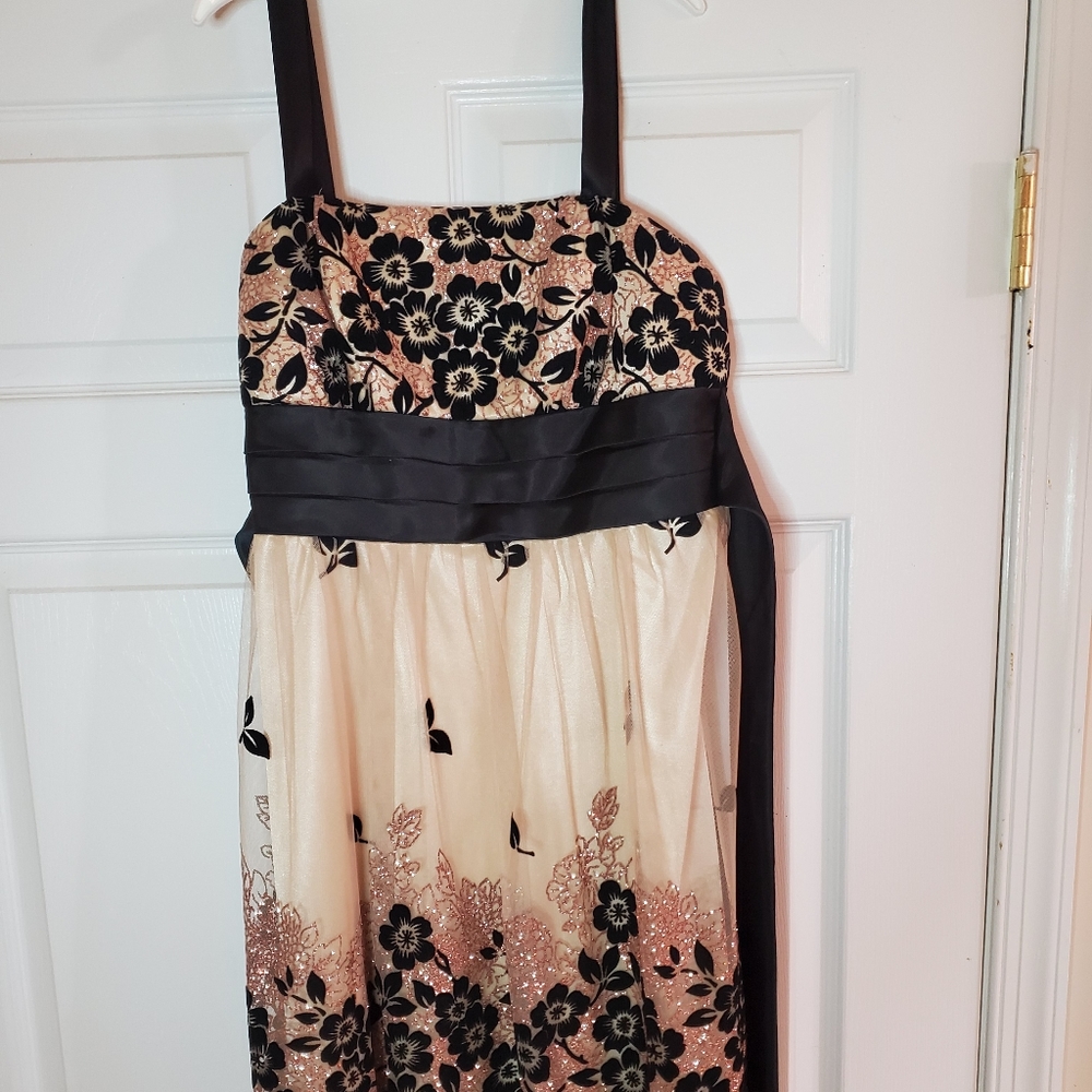 Dress - Picture 1 of 1
